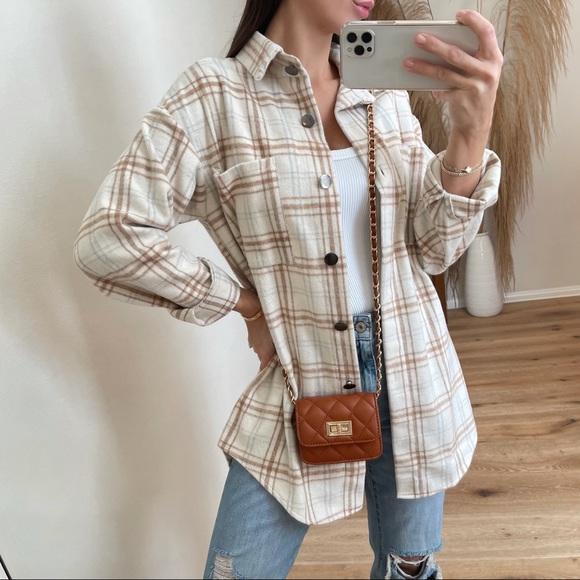 Hugs Quilted Faux Leather Chain Purse - Picture 7 of 8